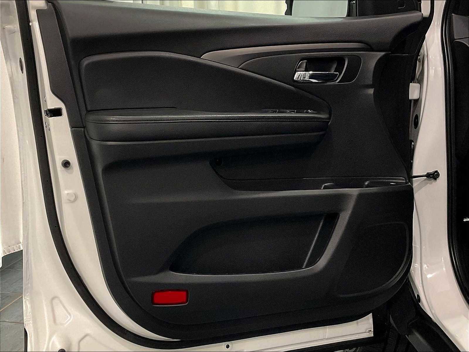 Used 2022 Honda Pilot Sport image 9