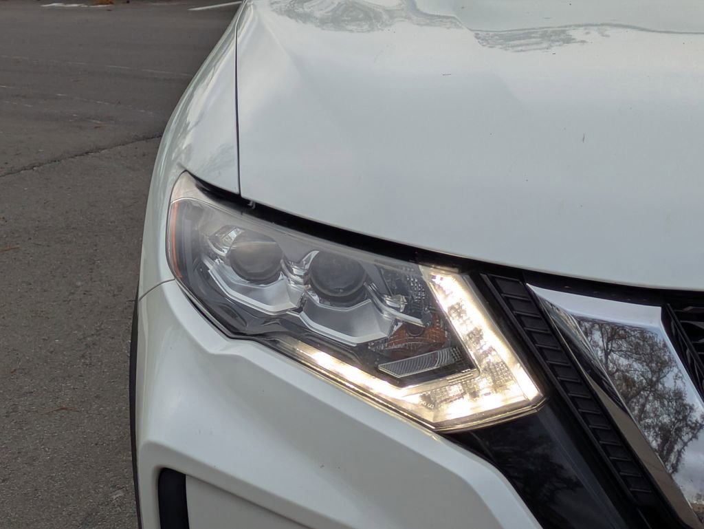 Used 2019 Nissan Rogue SL w/ Premium Package image 9