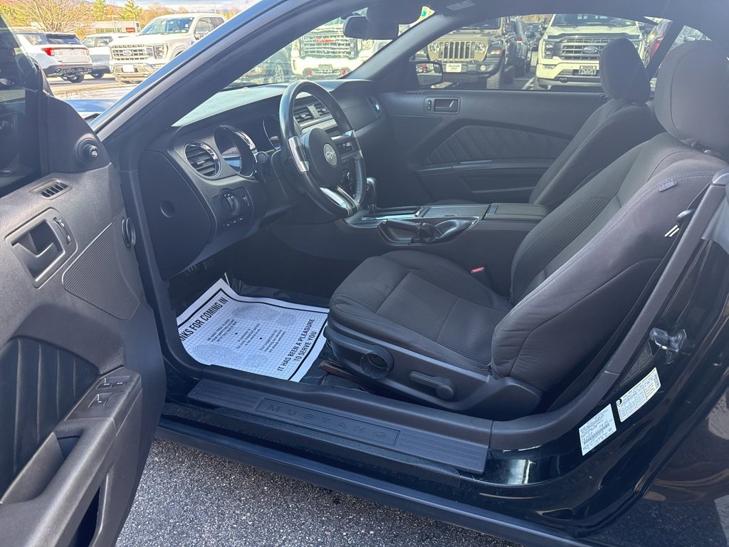 Used 2012 Ford Mustang Convertible image 9