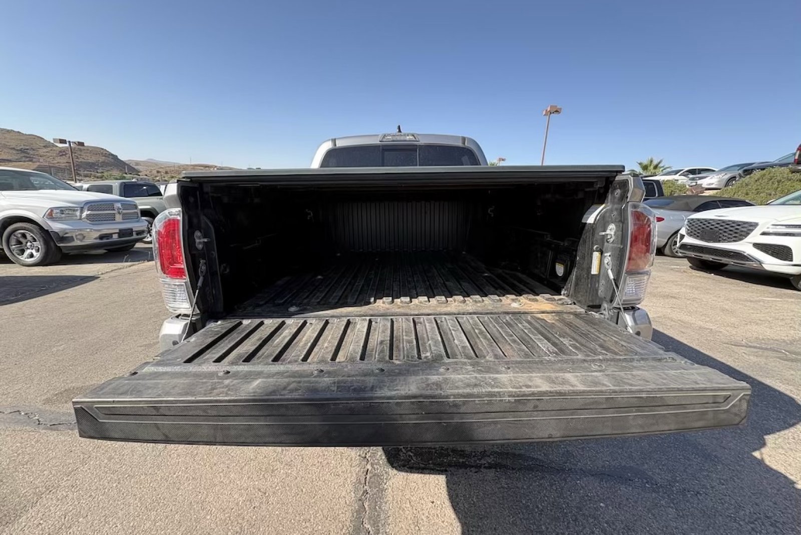 Used 2020 Toyota Tacoma TRD Off-Road w/ TRD Premium Off Road Package AWD/4WD image 4