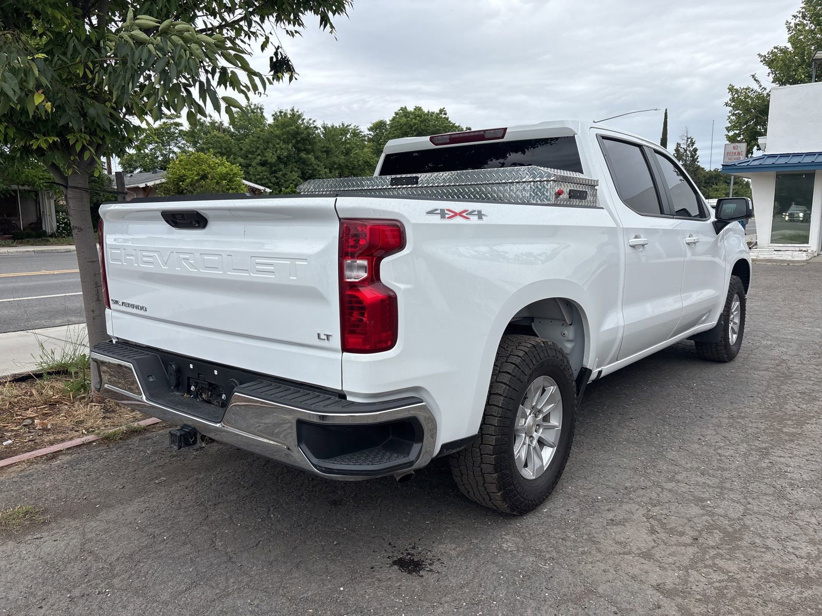 Used 2023 Chevrolet Silverado 1500 LT AWD/4WD image 4