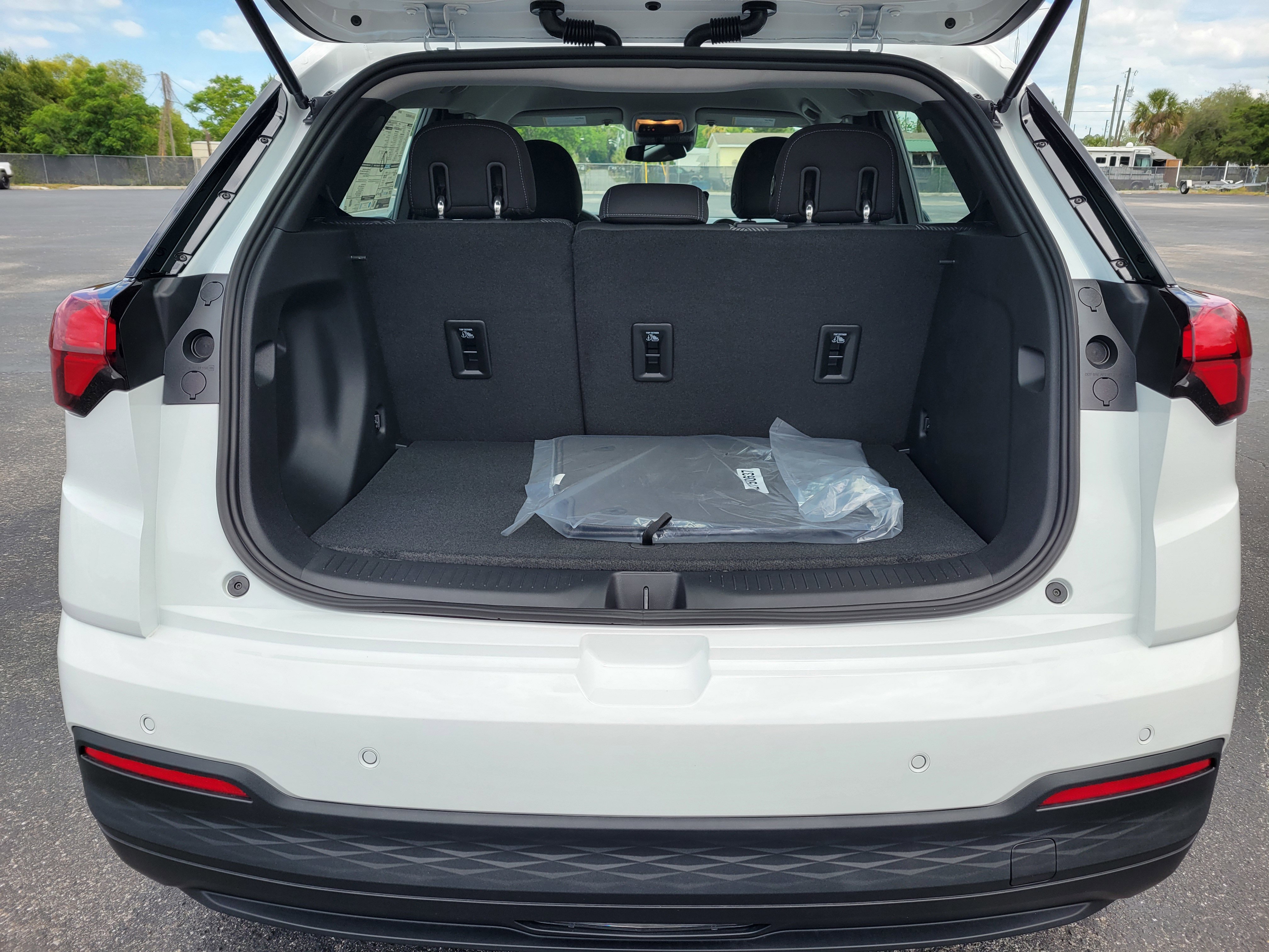 New 2027 Chevrolet Bolt LT FWD image 7