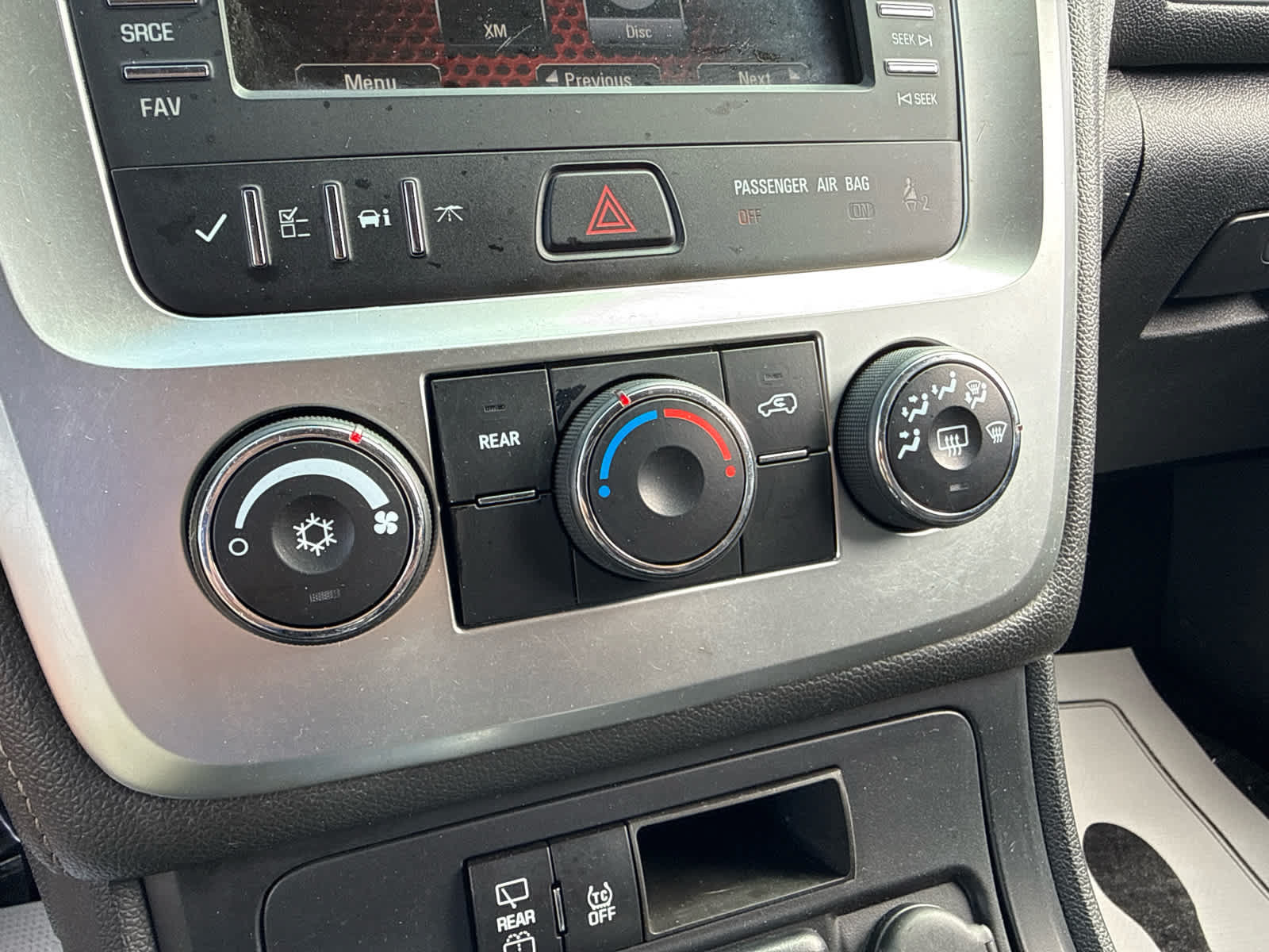 Used 2015 GMC Acadia SLE FWD image 16
