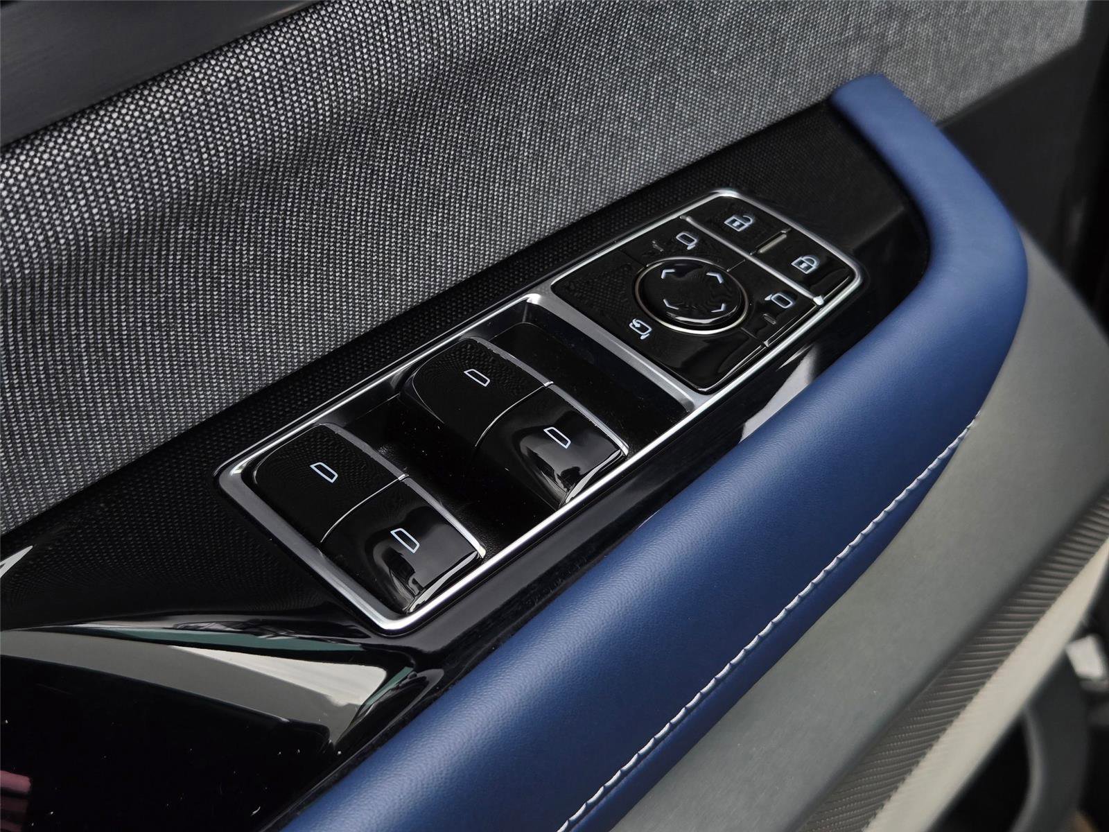 New 2026 Cadillac Vistiq Premium Luxury w/ LPO, Floor Liner Package AWD/4WD image 26