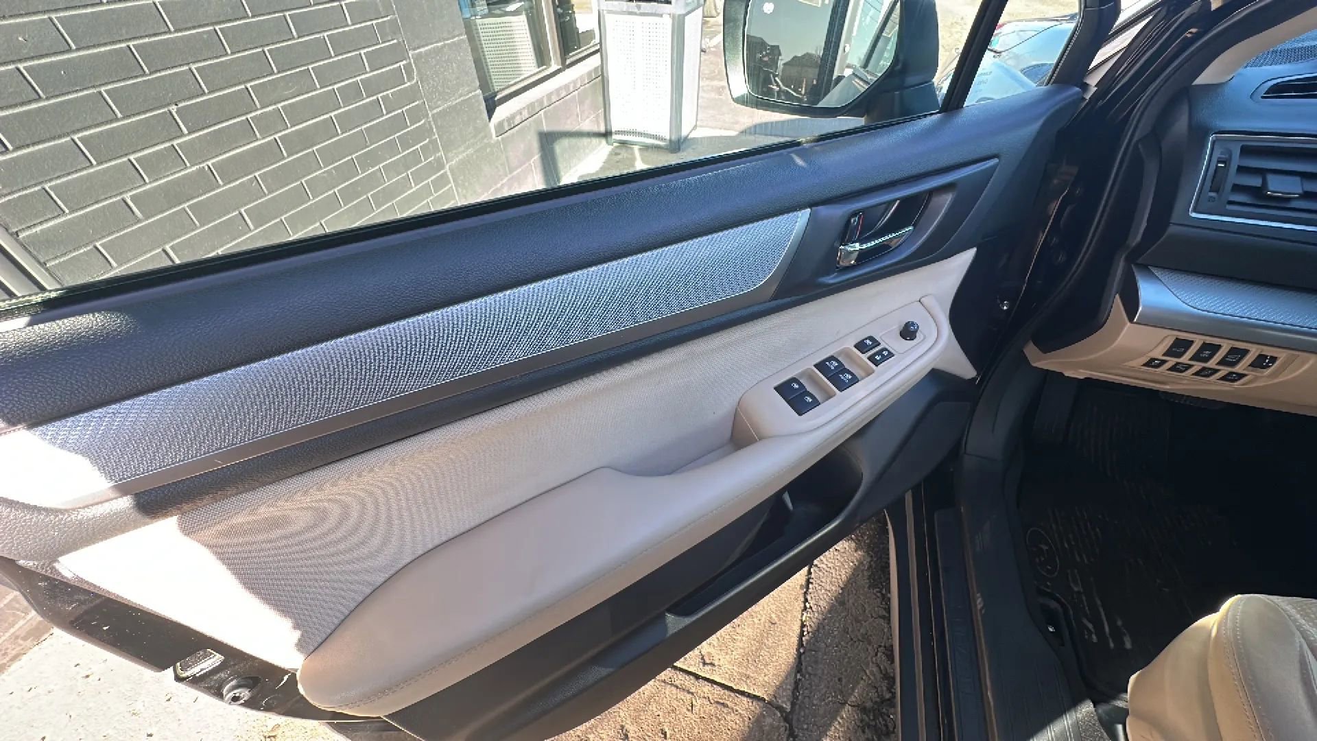 Used 2017 Subaru Outback 2.5i Premium image 10