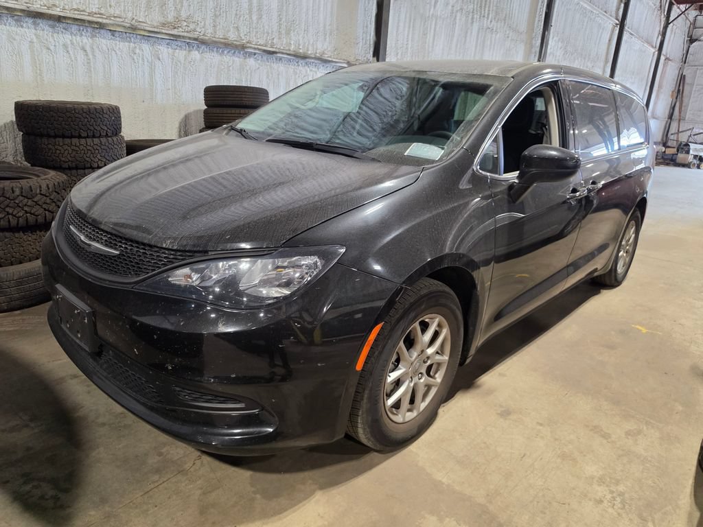 Used 2023 Chrysler Voyager LX FWD image 1