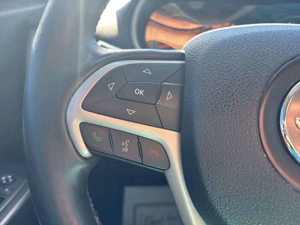 Used 2015 Jeep Cherokee Limited AWD/4WD image 16