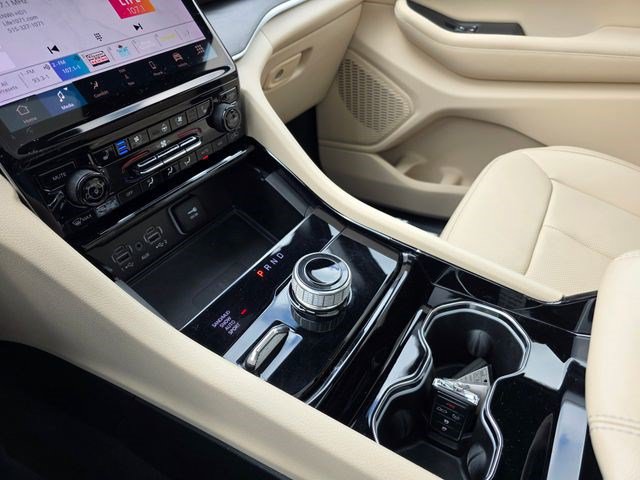 Certified 2023 Jeep Grand Cherokee Limited w/ Luxury Tech Group II AWD/4WD image 39