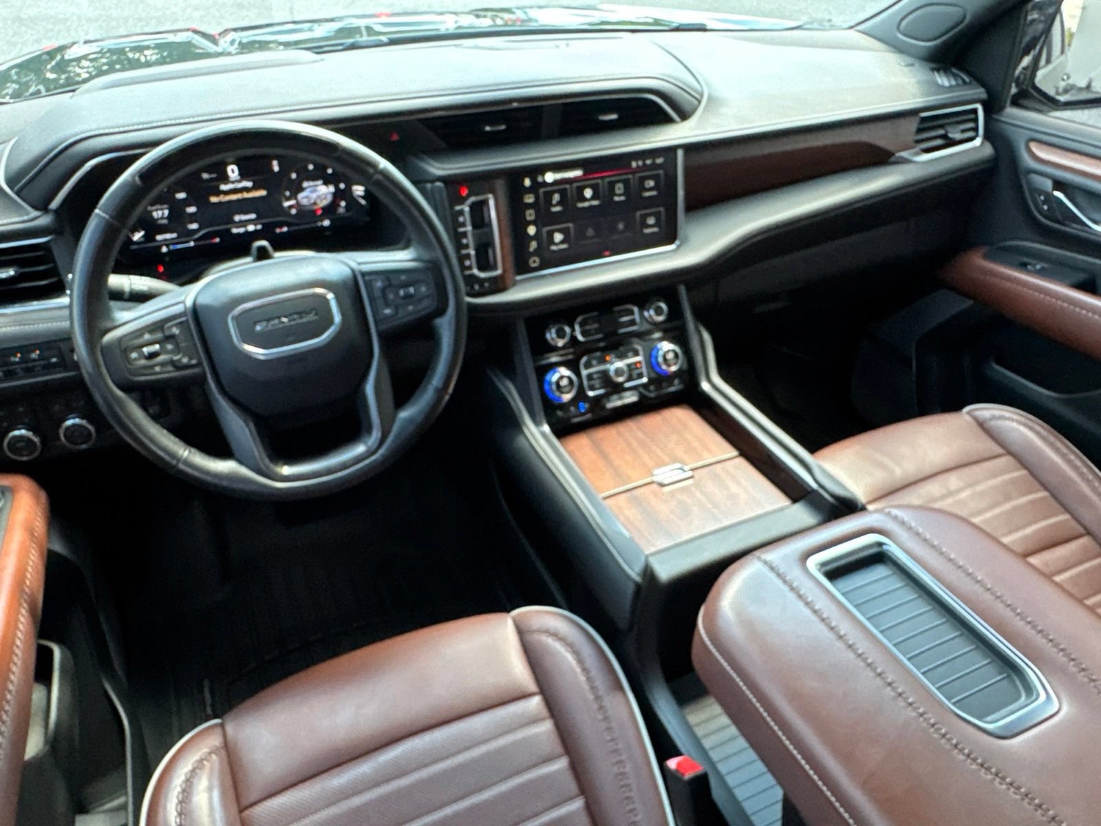 Used 2024 GMC Yukon XL Denali Ultimate AWD/4WD image 23
