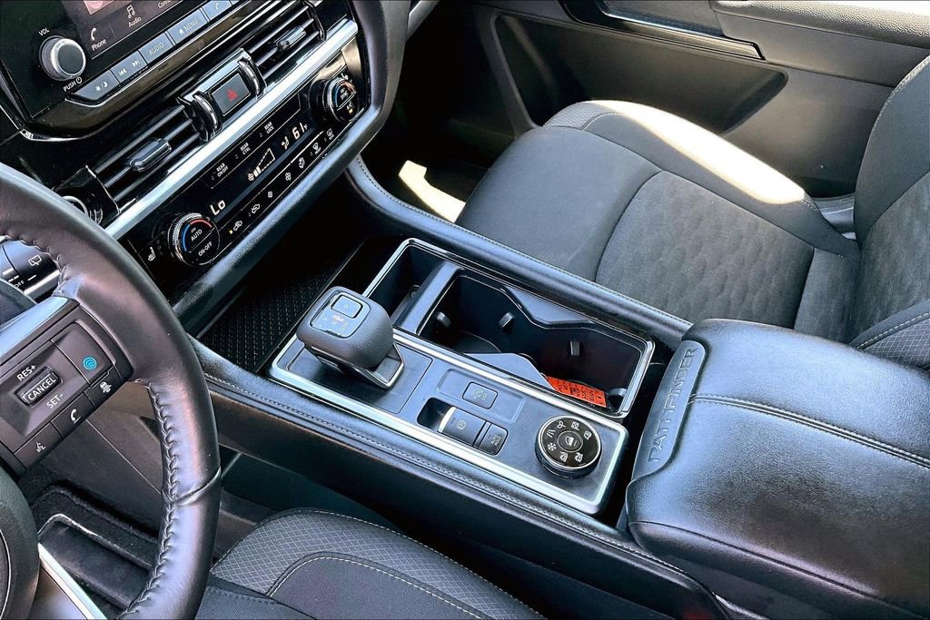 Used 2024 Nissan Pathfinder SV AWD/4WD image 18