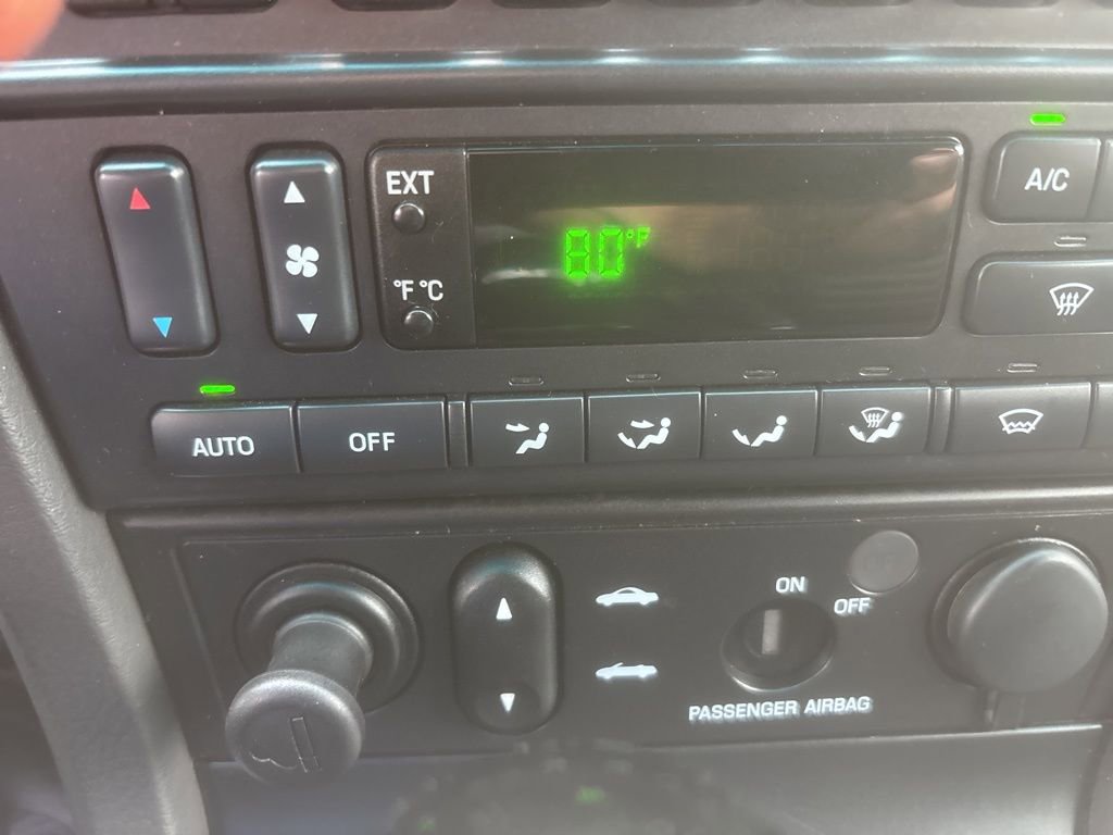 Used 2002 Ford Thunderbird RWD image 16