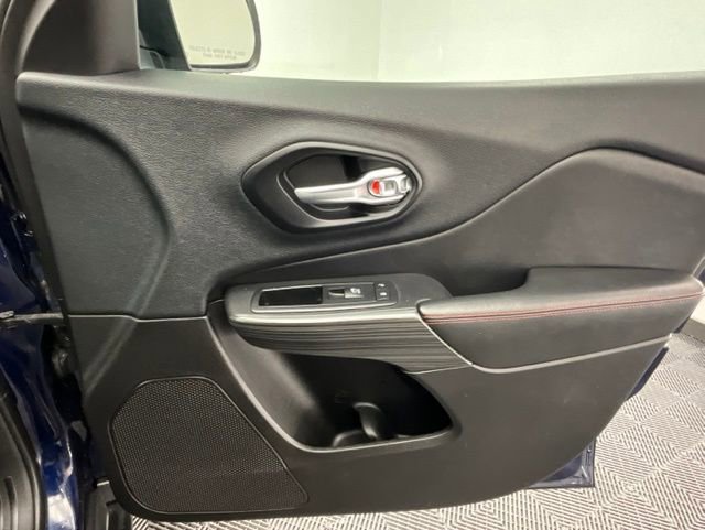 Used 2015 Jeep Cherokee Trailhawk w/ Comfort/Convenience Group image 12