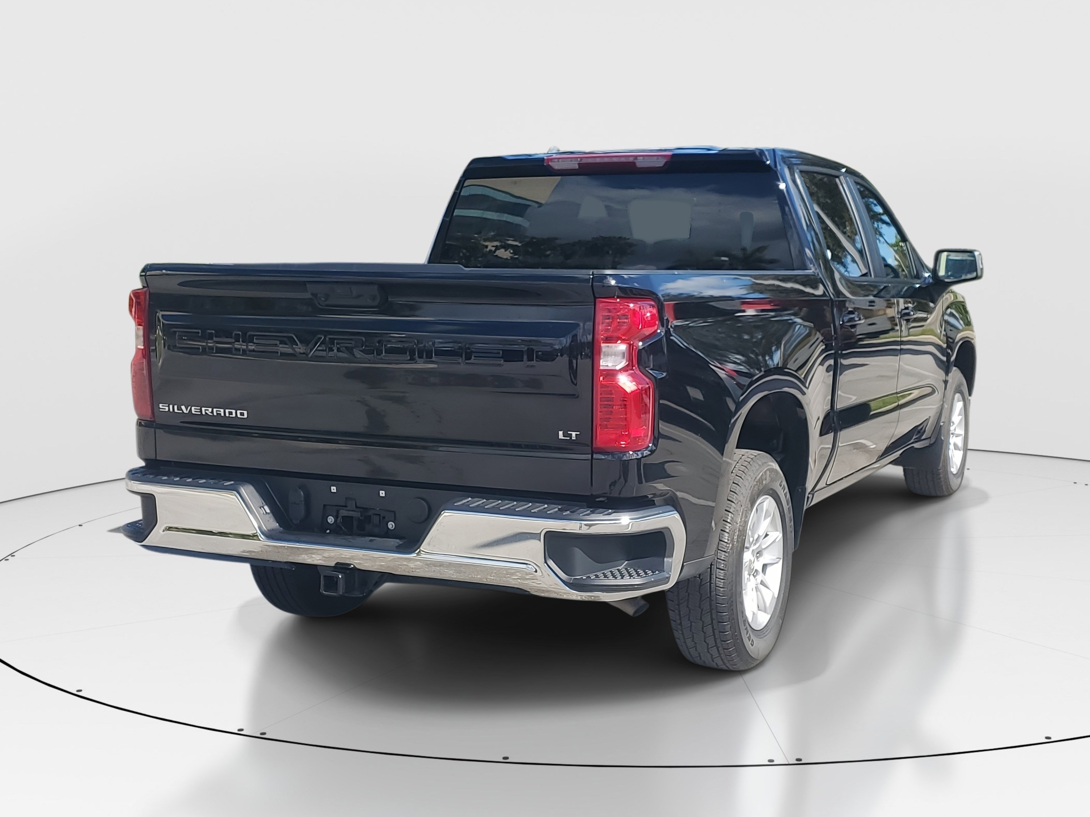 Used 2025 Chevrolet Silverado 1500 LT image 3