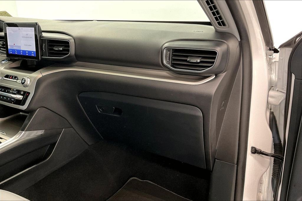 Used 2021 Ford Explorer XLT w/ Equipment Group 202A RWD image 17