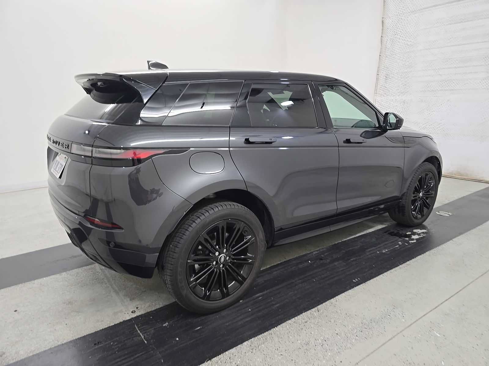Used 2024 Land Rover Range Rover Evoque Dynamic SE AWD/4WD image 4