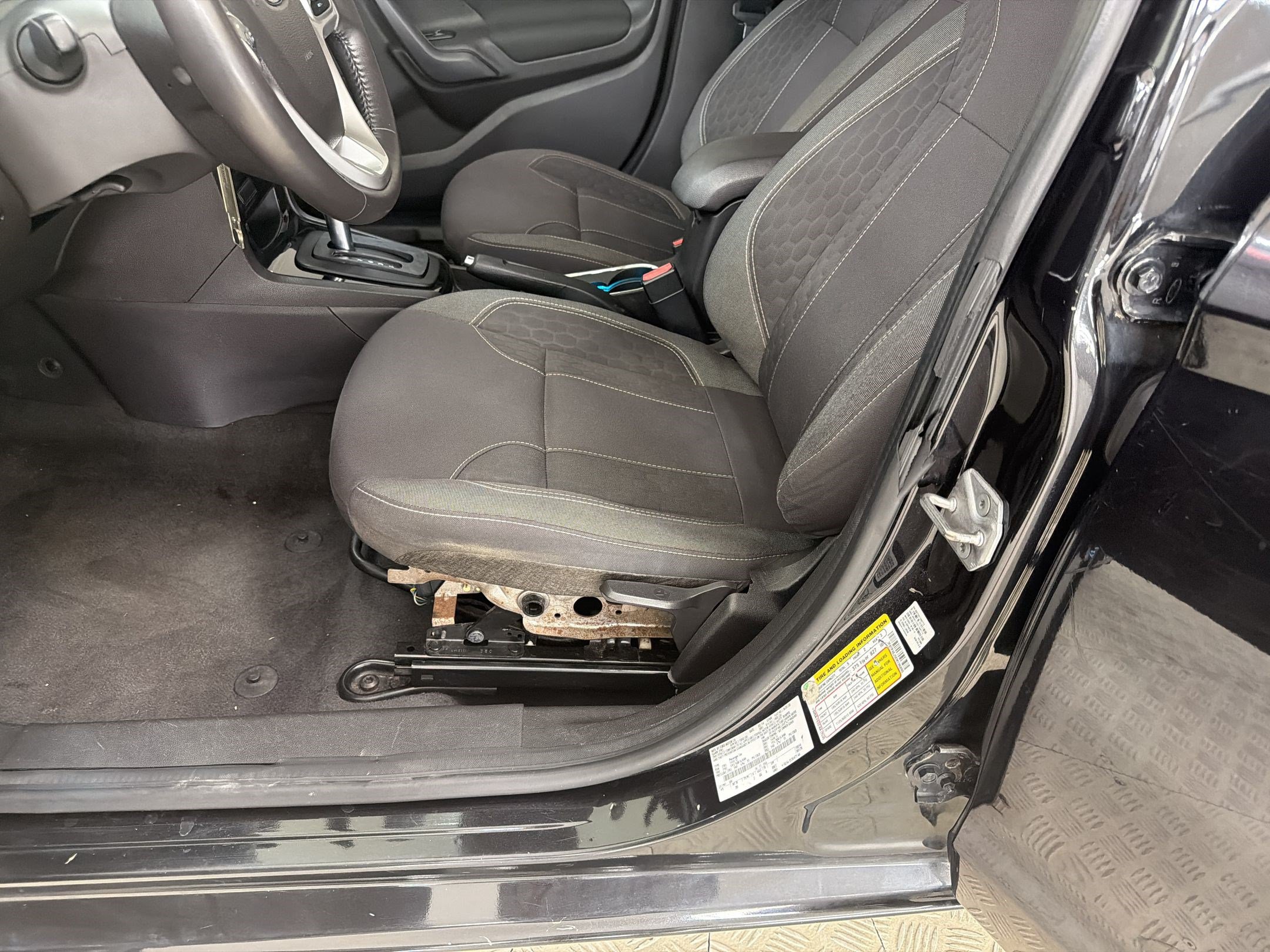 Used 2014 Ford Fiesta SE w/ Equipment Group 201A FWD image 5