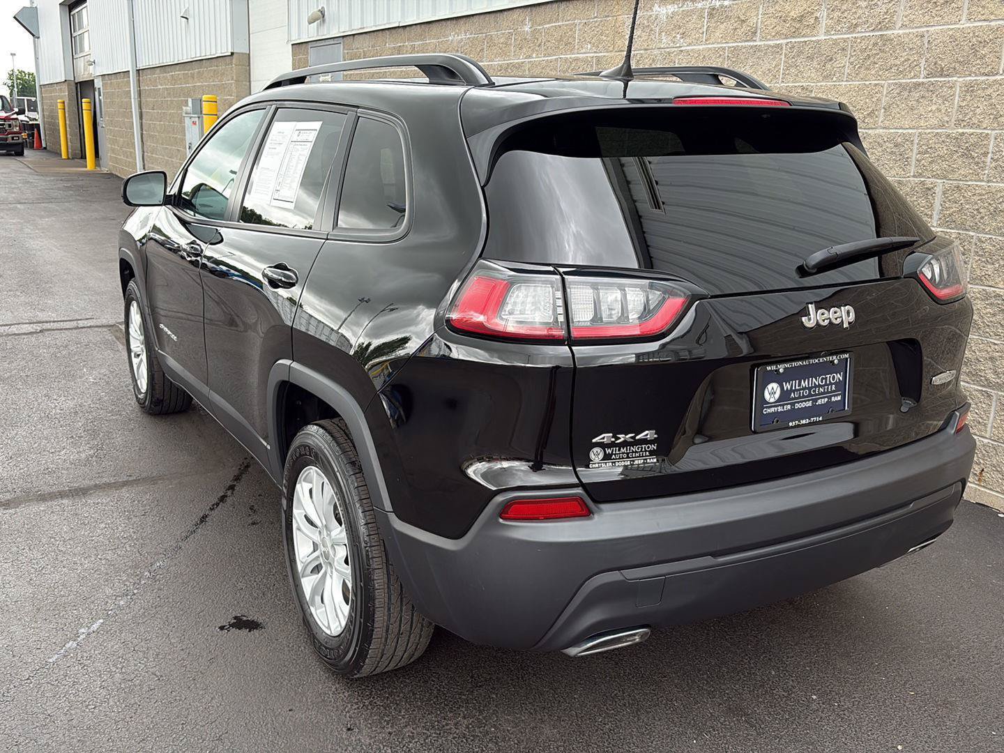 Used 2022 Jeep Cherokee Latitude Lux w/ Sun & Sound Group AWD/4WD image 44