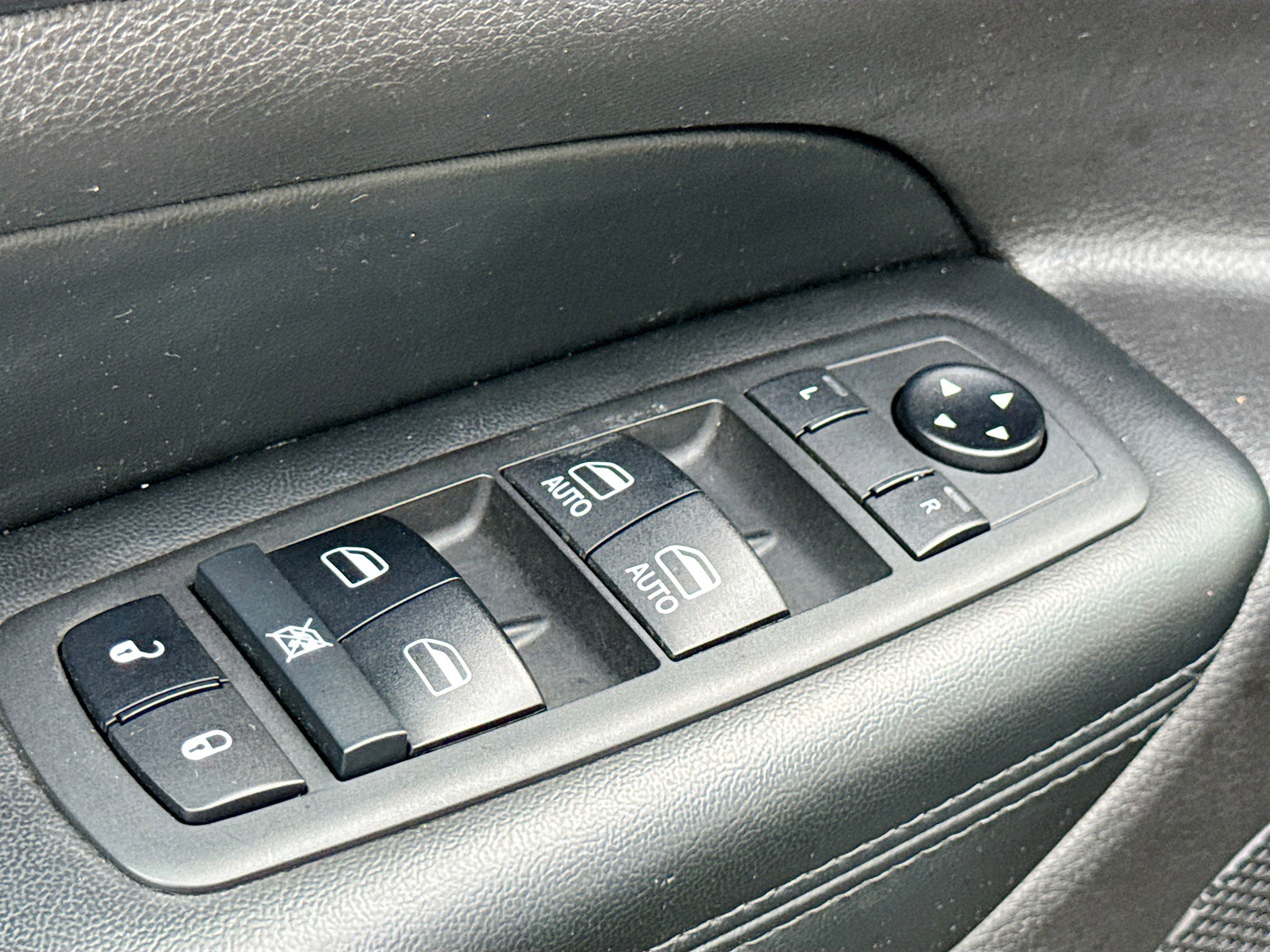 Used 2019 Jeep Grand Cherokee Laredo AWD/4WD image 8