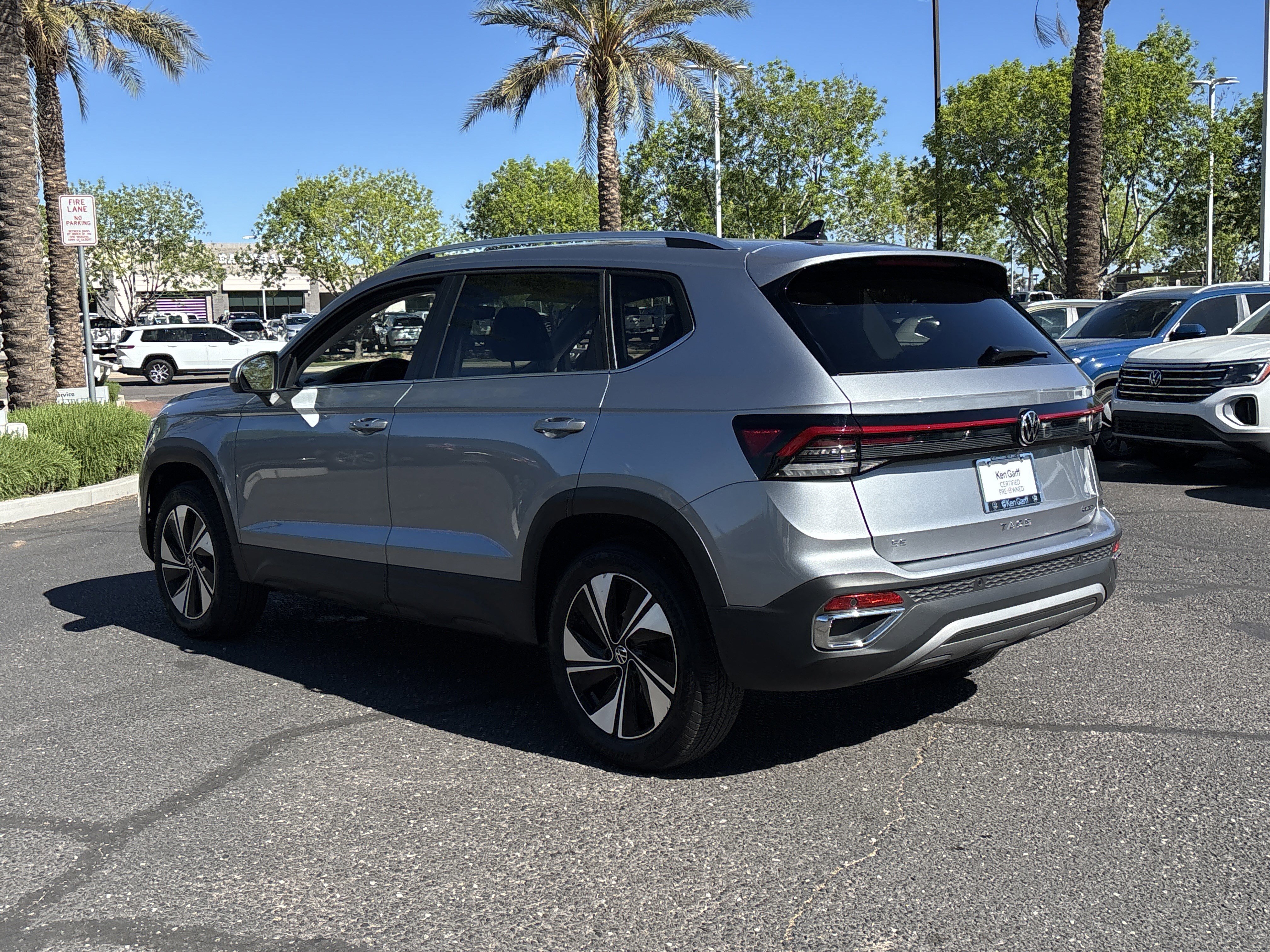 Used 2025 Volkswagen Taos SE image 3