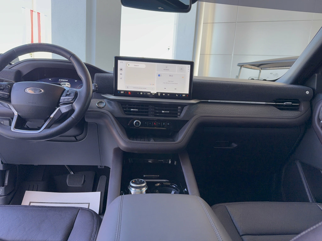 Certified 2025 Ford Explorer Platinum image 31