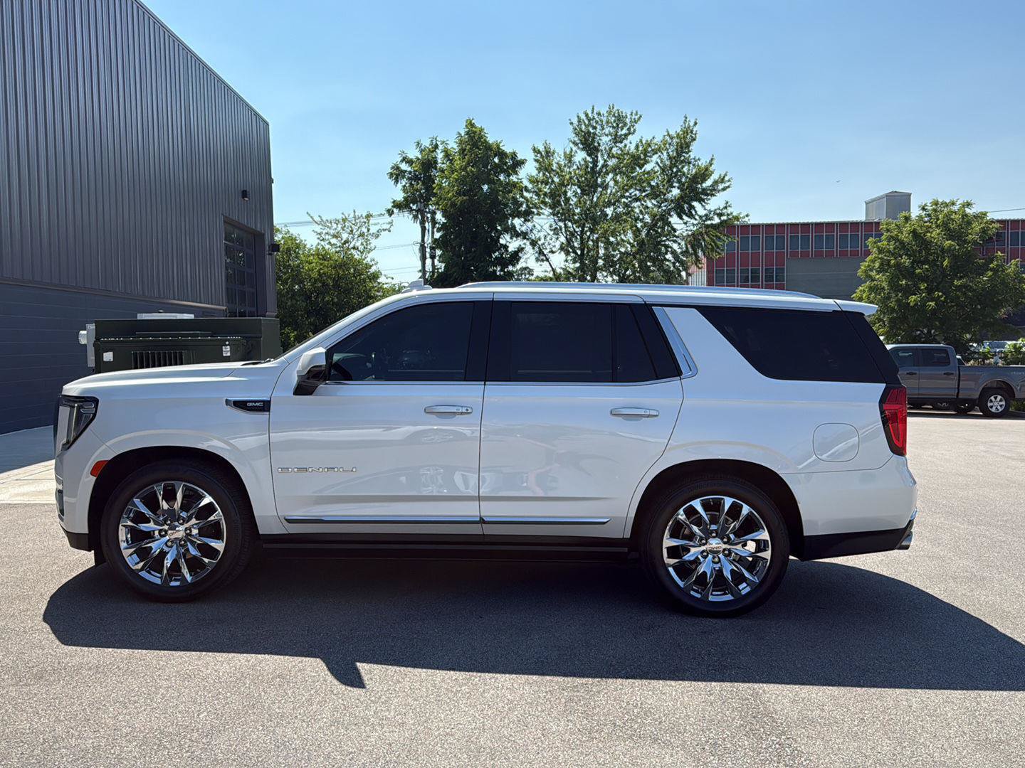 Used 2022 GMC Yukon Denali w/ Denali Premium Package AWD/4WD image 6
