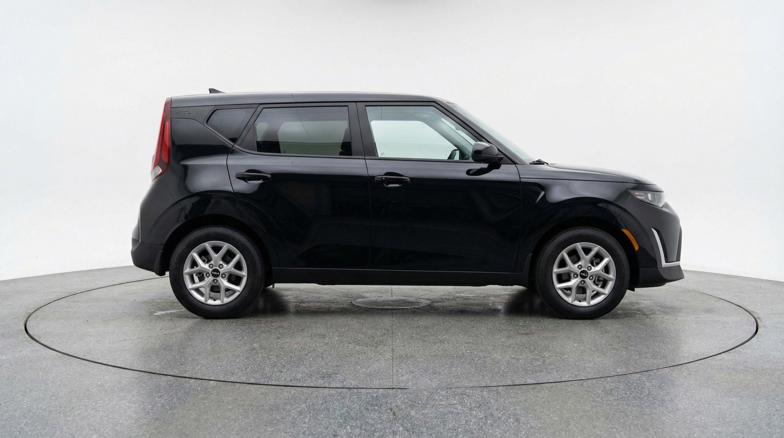 Used 2025 Kia Soul LX w/ LX Technology Package FWD image 11