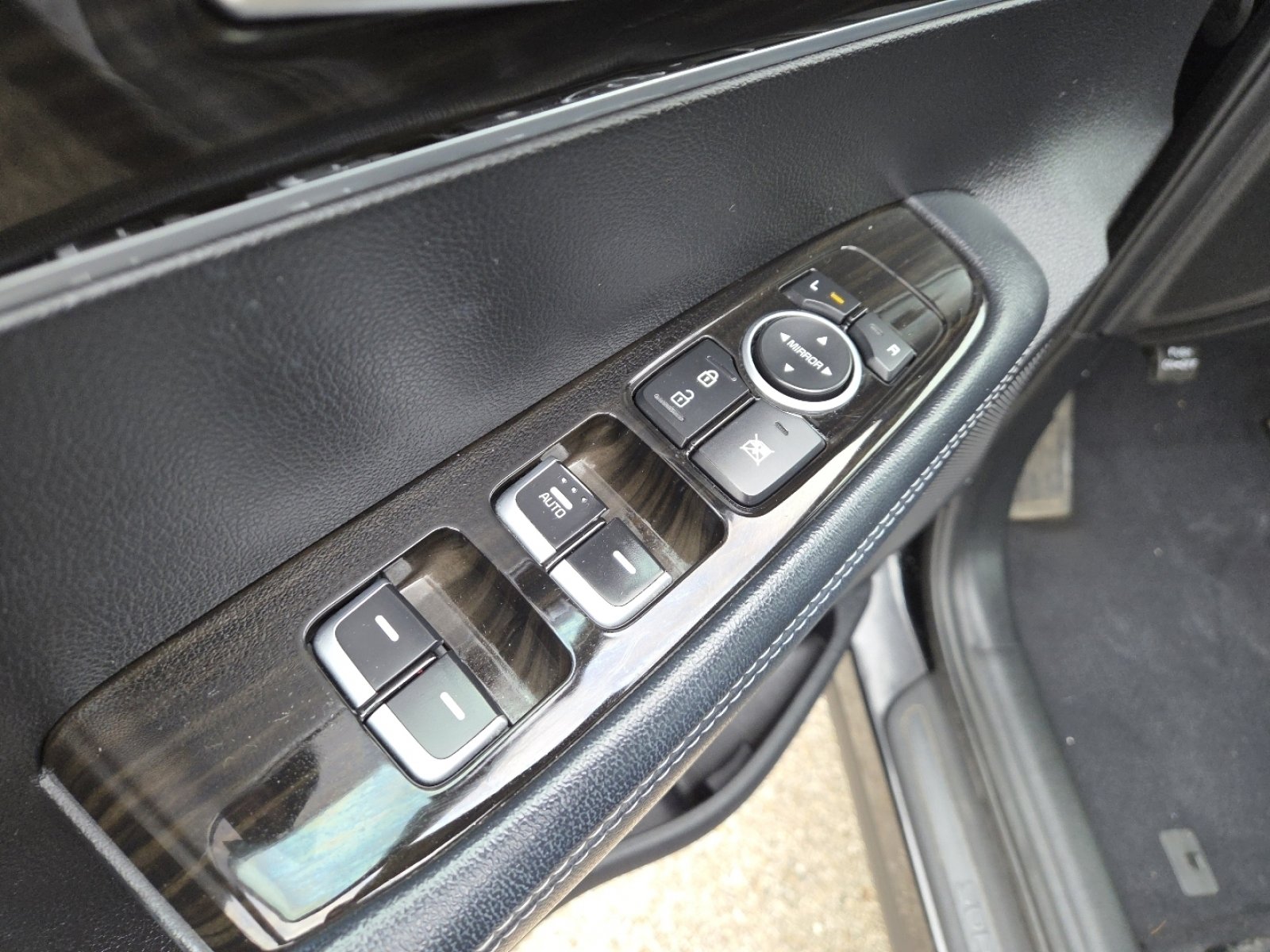 Used 2019 Kia Sorento L image 25