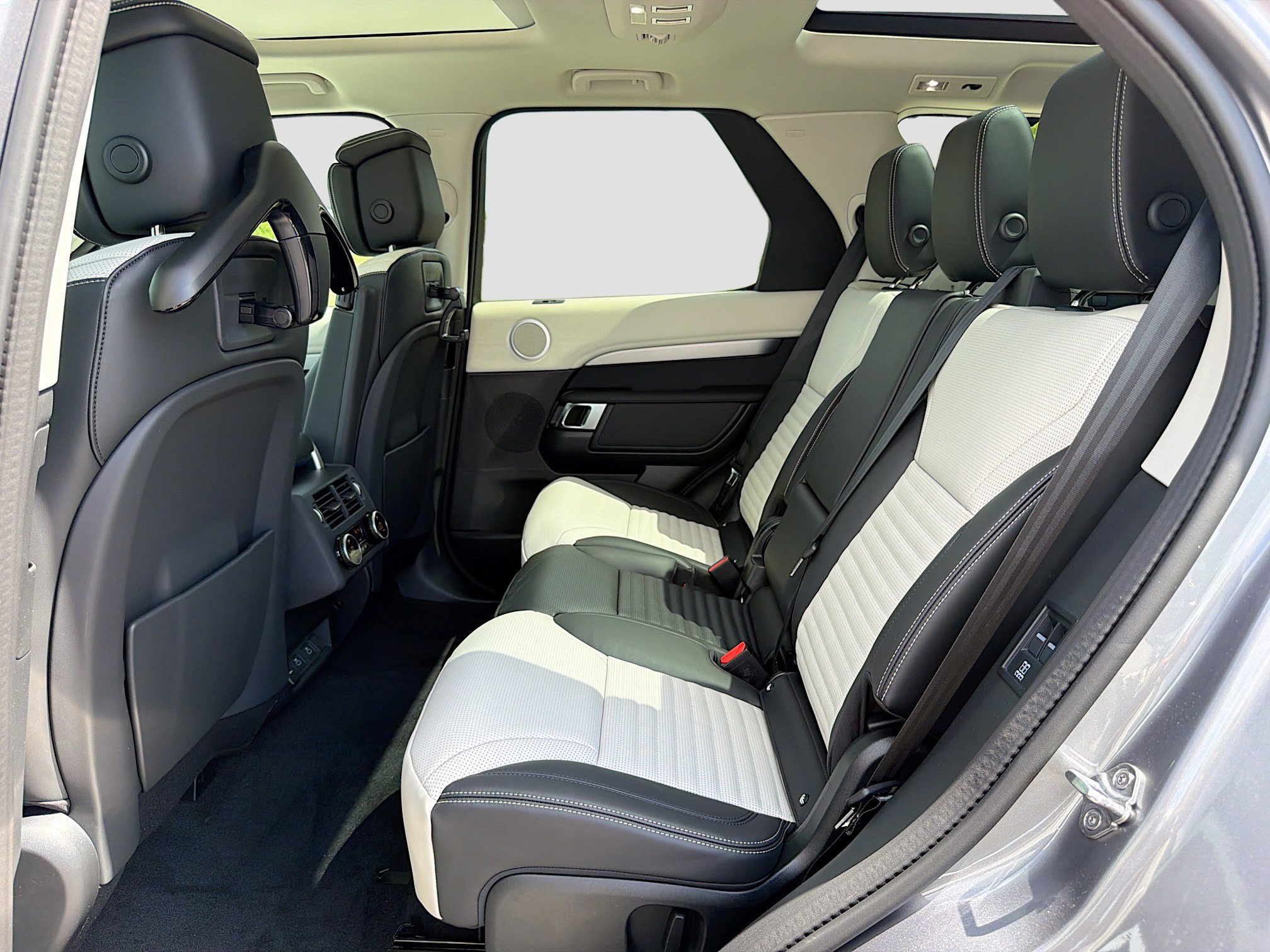 New 2026 Land Rover Discovery Dynamic SE AWD/4WD image 22