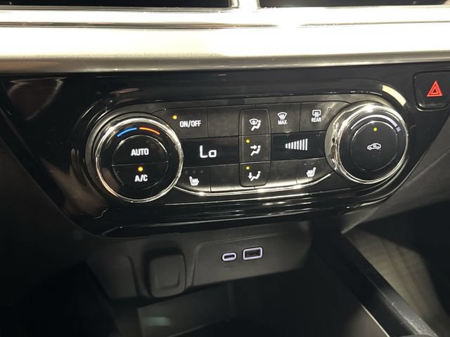 Certified 2025 Chevrolet Trax LT w/ LT Convenience Package FWD image 19