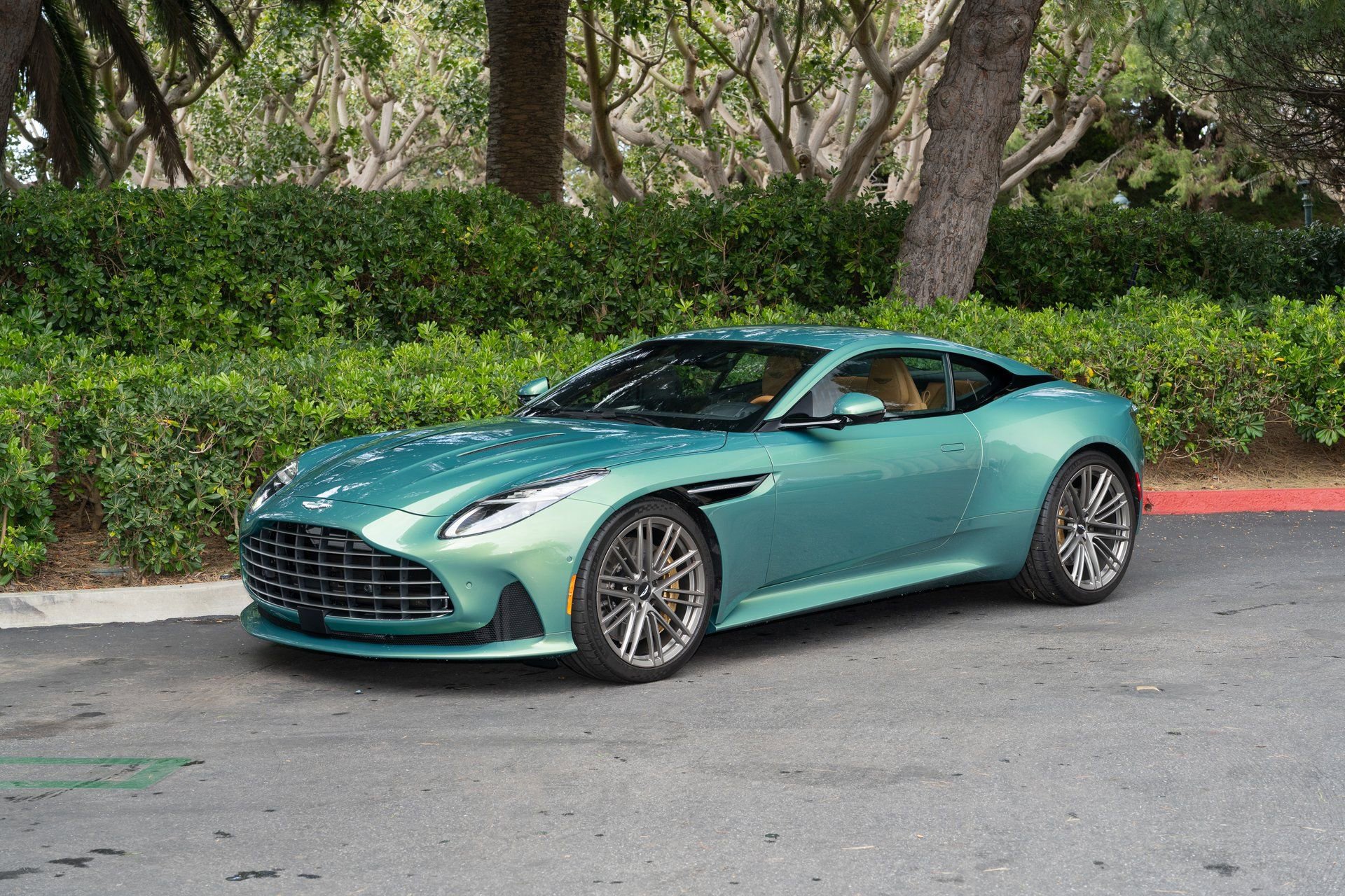 Used 2024 Aston Martin DB12 Coupe RWD image 25