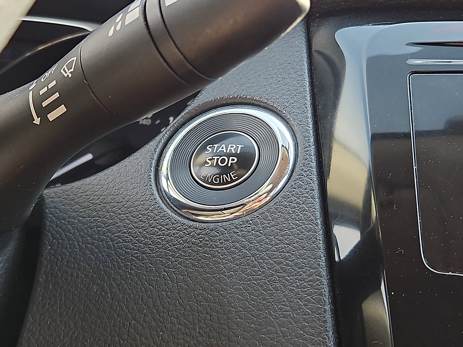 Used 2015 Nissan Rogue SV AWD/4WD image 20