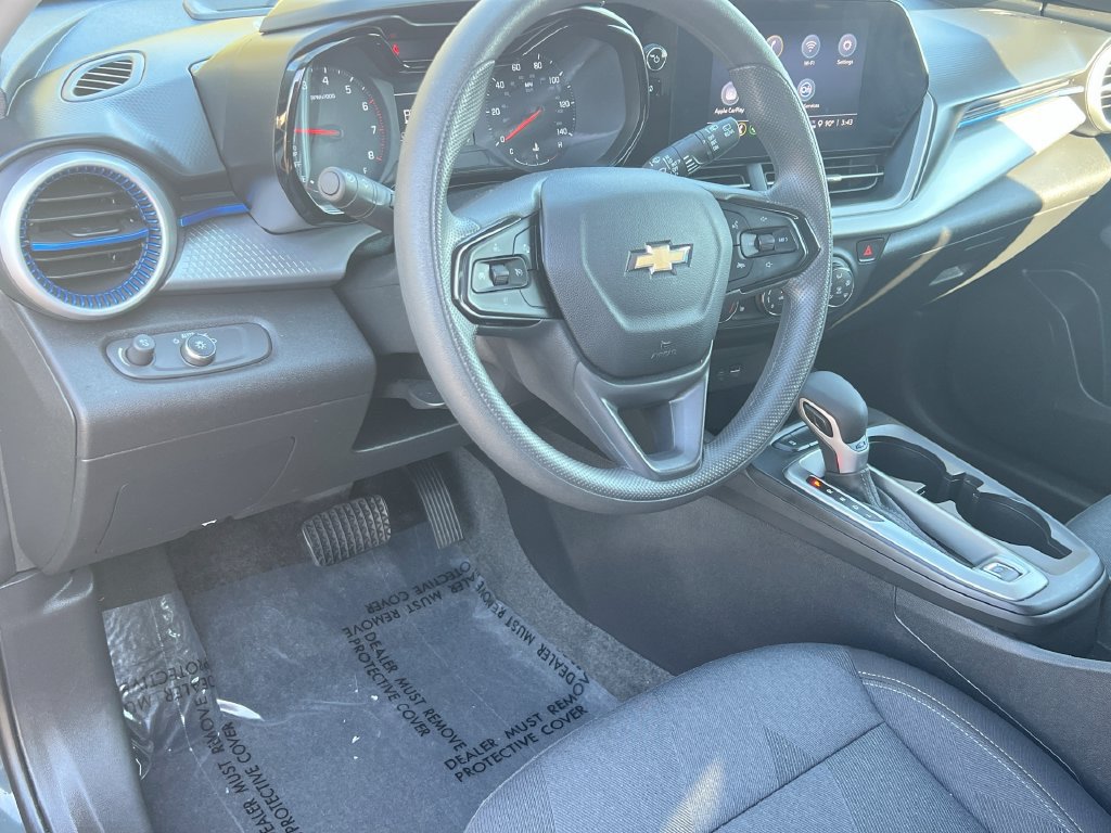 Used 2025 Chevrolet Trax LS w/ LS Convenience Package FWD image 32