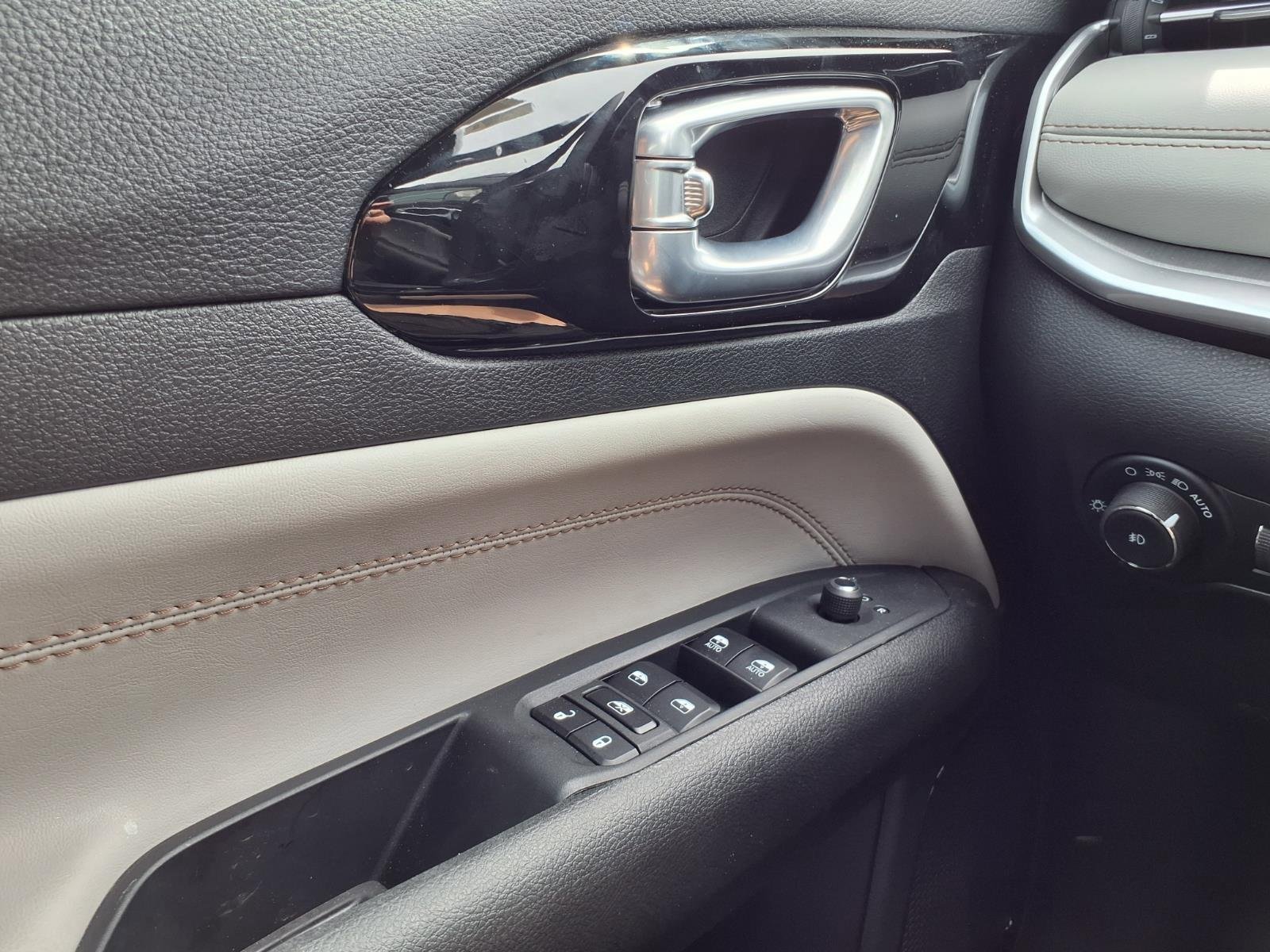 Used 2026 Jeep Compass Limited image 18