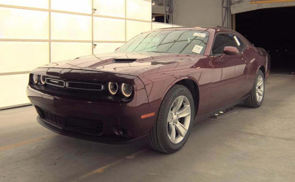 Used 2019 Dodge Challenger SXT image 2