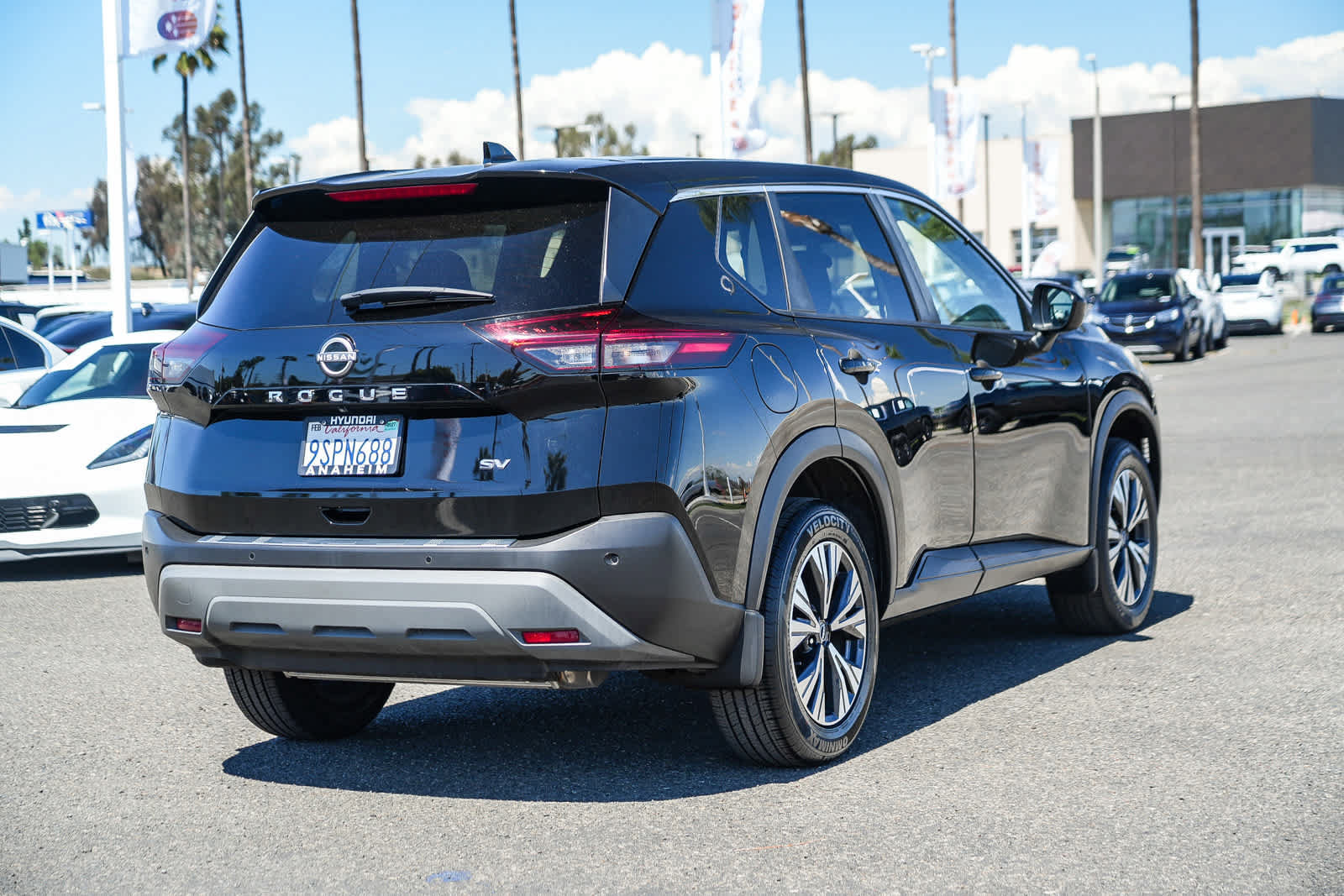 Used 2023 Nissan Rogue SV FWD image 7