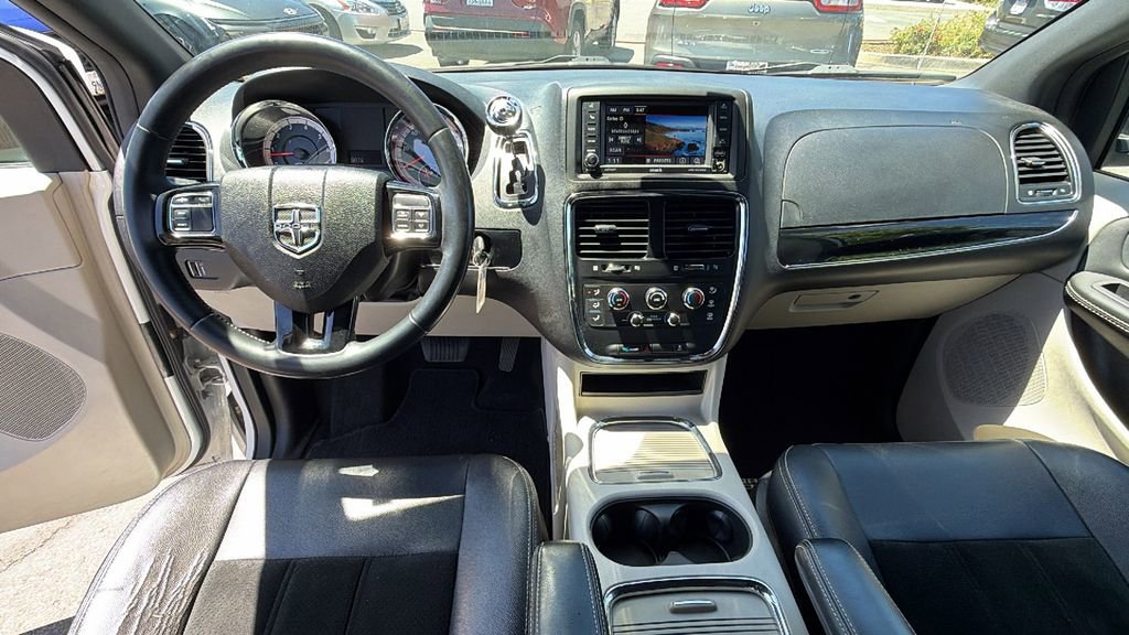 Used 2017 Dodge Grand Caravan SXT FWD image 16
