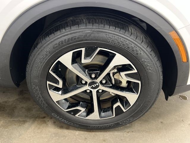 Used 2023 Kia Sportage EX image 5