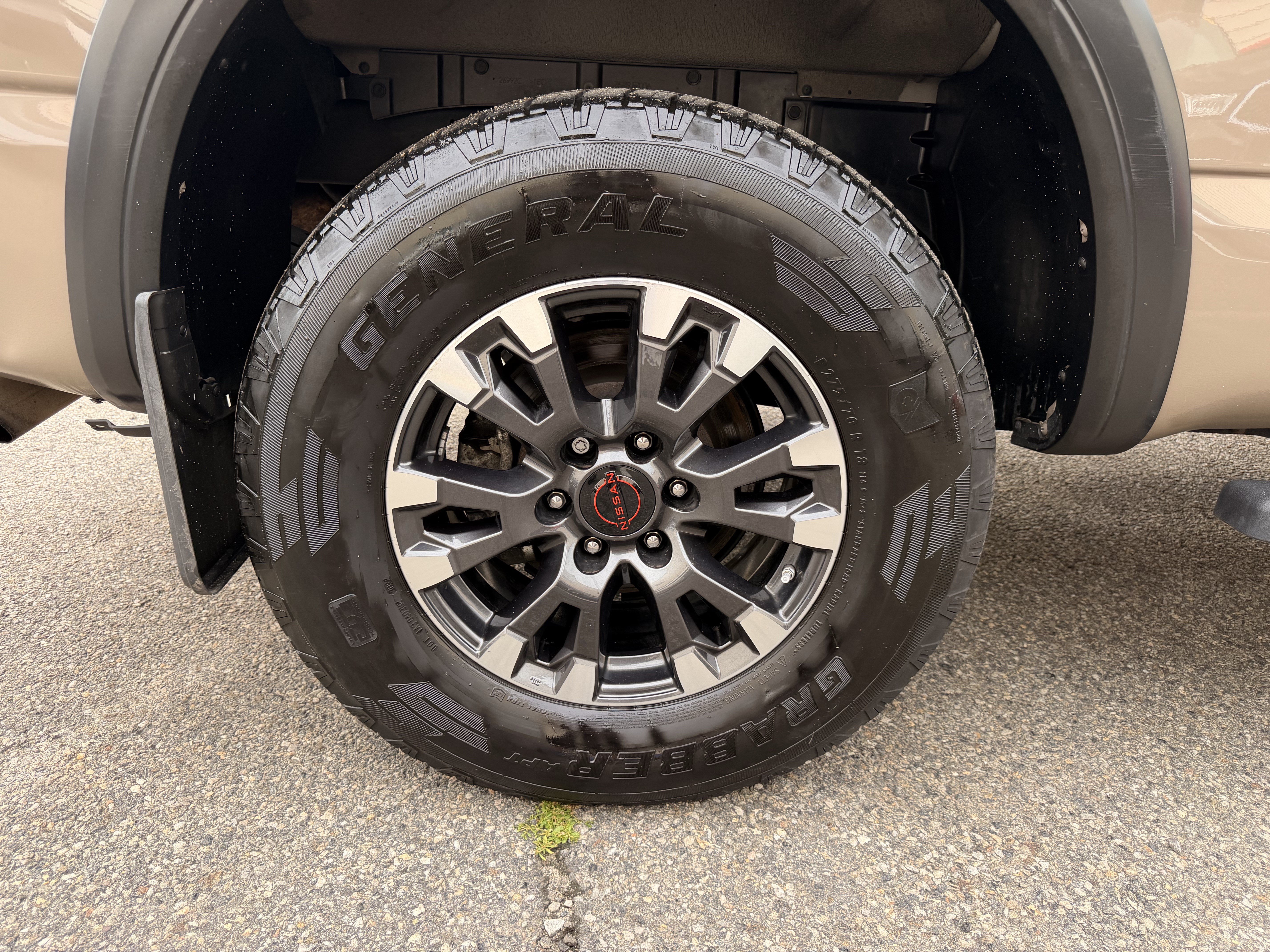 Used 2023 Nissan Titan PRO-4X w/ Pro-4x Convenience Package AWD/4WD image 10