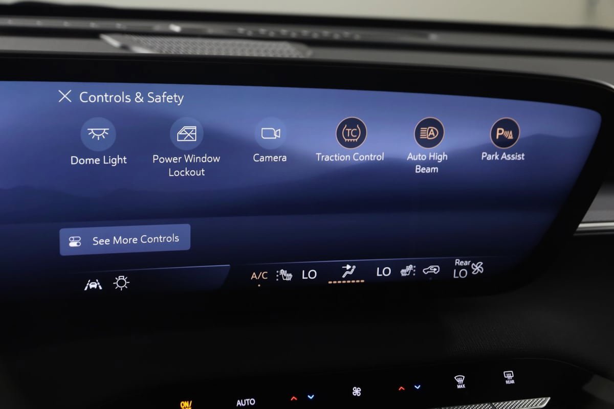 Used 2025 Buick Enclave Sport Touring FWD image 32