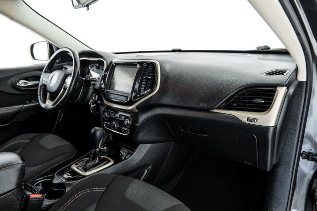 Used 2016 Jeep Cherokee Latitude AWD/4WD image 10