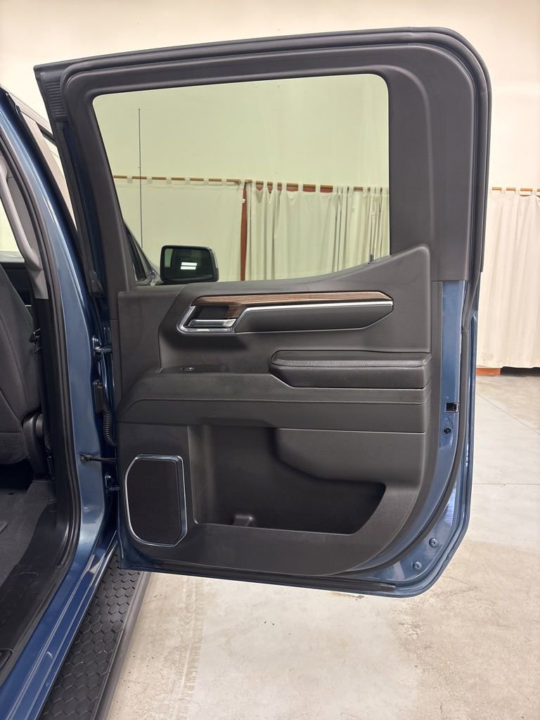 Used 2024 Chevrolet Silverado 1500 LT AWD/4WD image 31