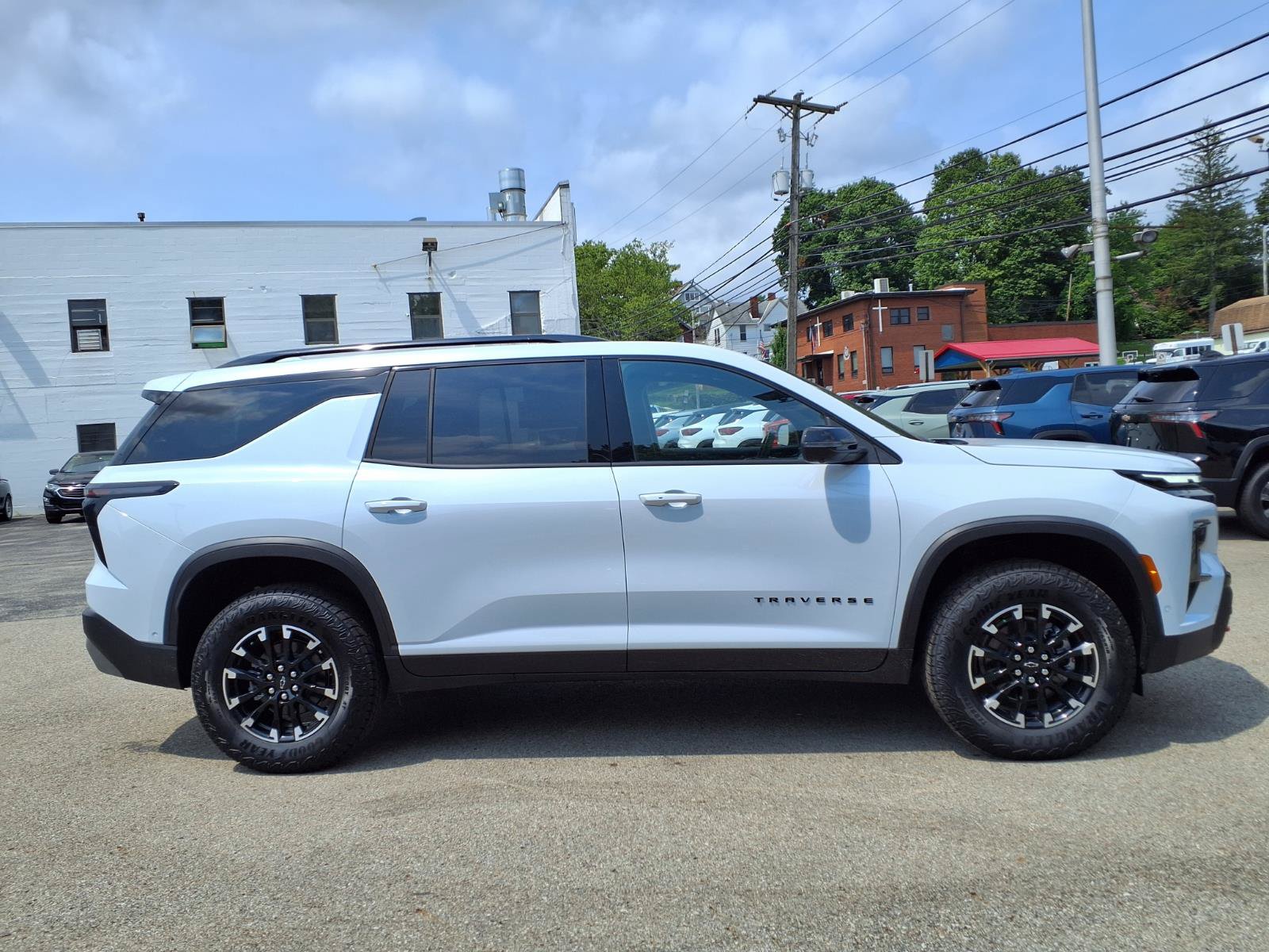 New 2026 Chevrolet Traverse Z71 w/ Enhanced Driving Package AWD/4WD image 2
