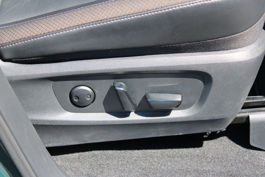 Used 2025 Nissan Pathfinder SL FWD image 28