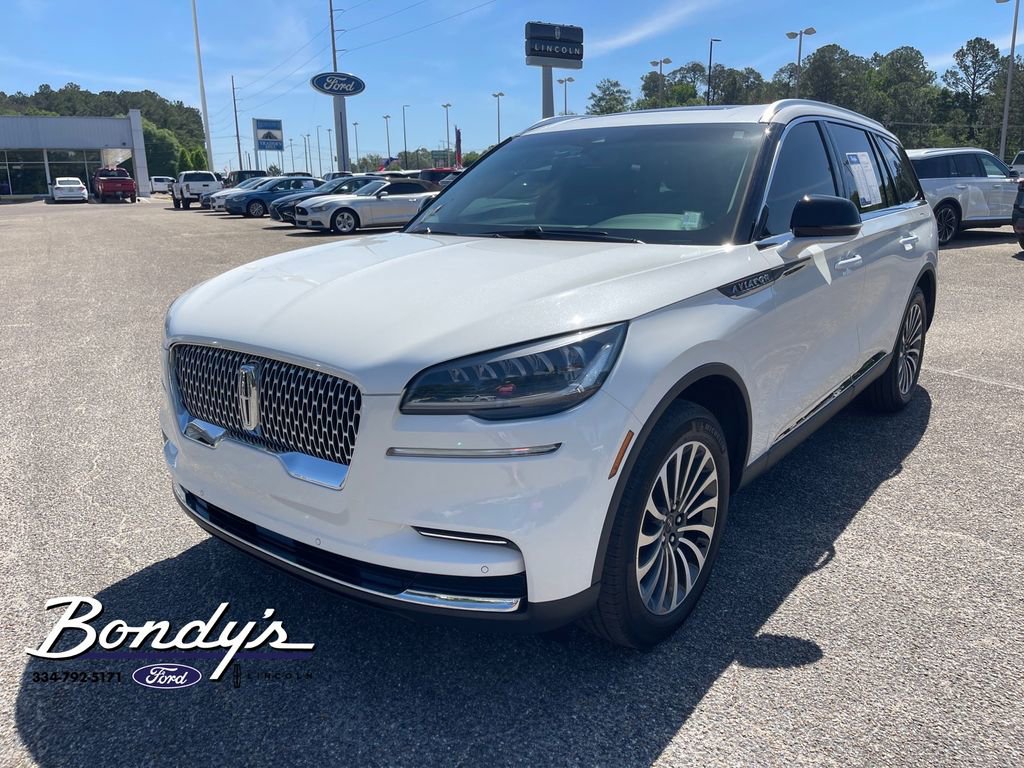 Used 2023 Lincoln Aviator AWD w/ Premium Package image 3