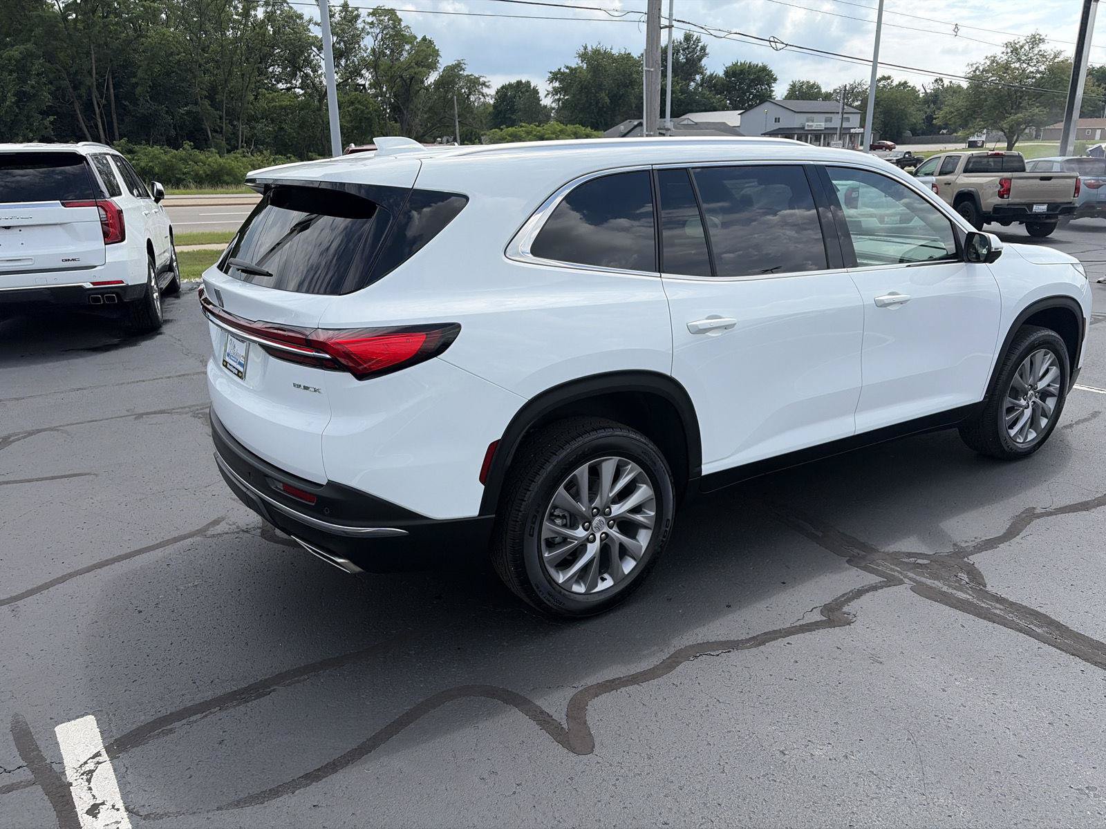 Certified 2025 Buick Enclave Preferred FWD image 3
