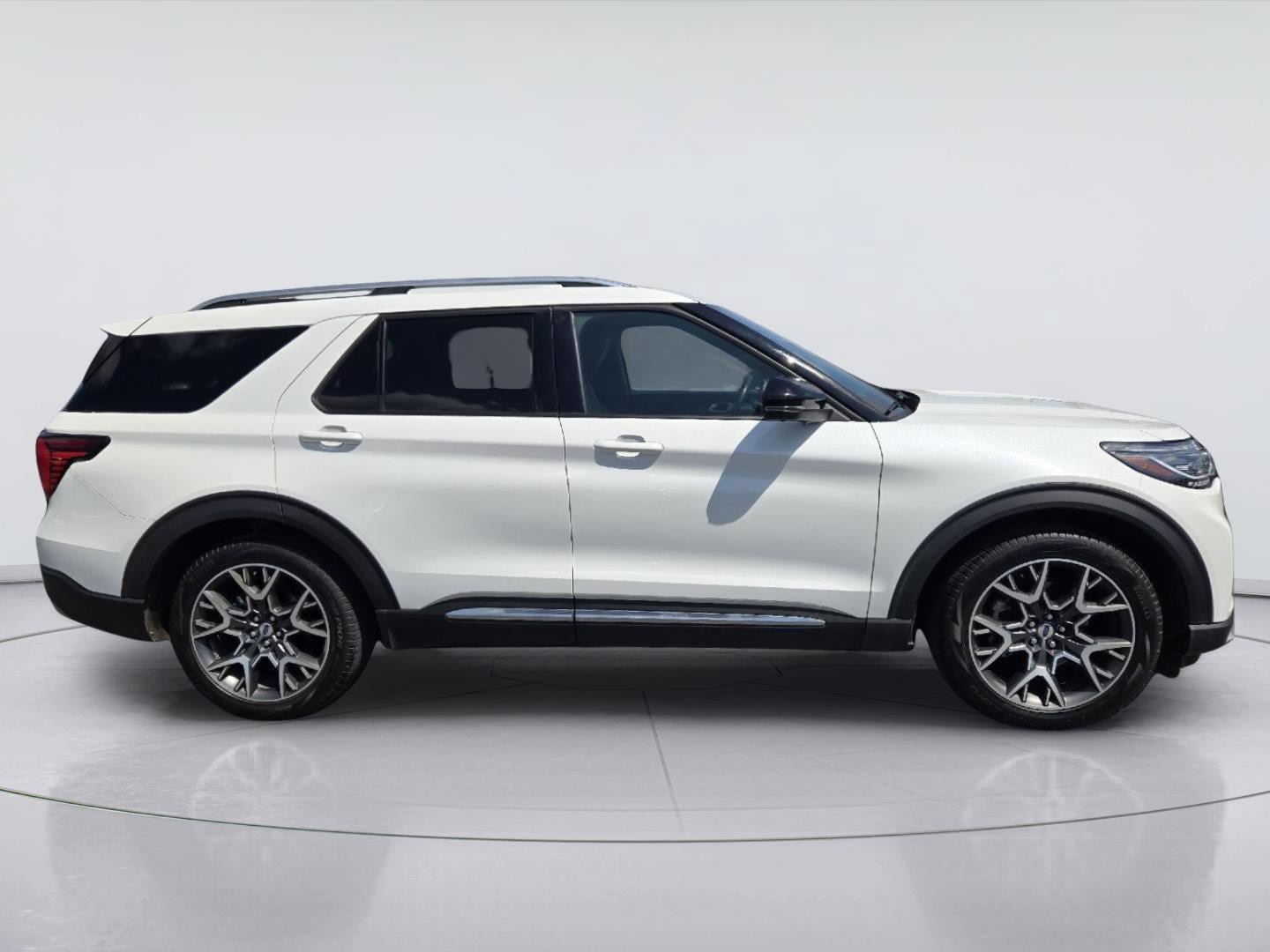 Used 2025 Ford Explorer Platinum w/ Ultimate Package RWD image 4