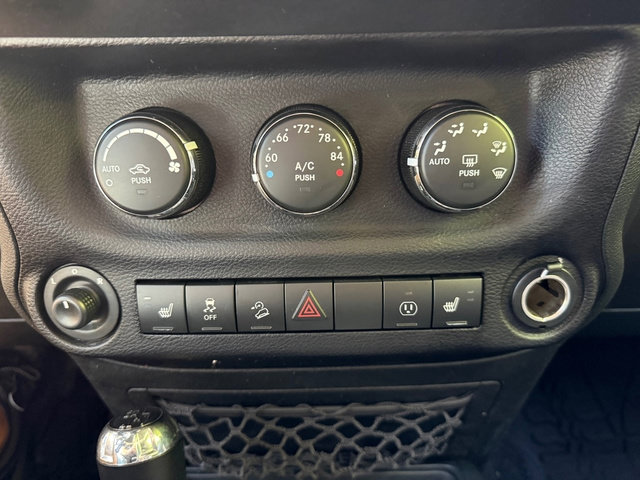 Used 2017 Jeep Wrangler Unlimited Rubicon AWD/4WD image 22
