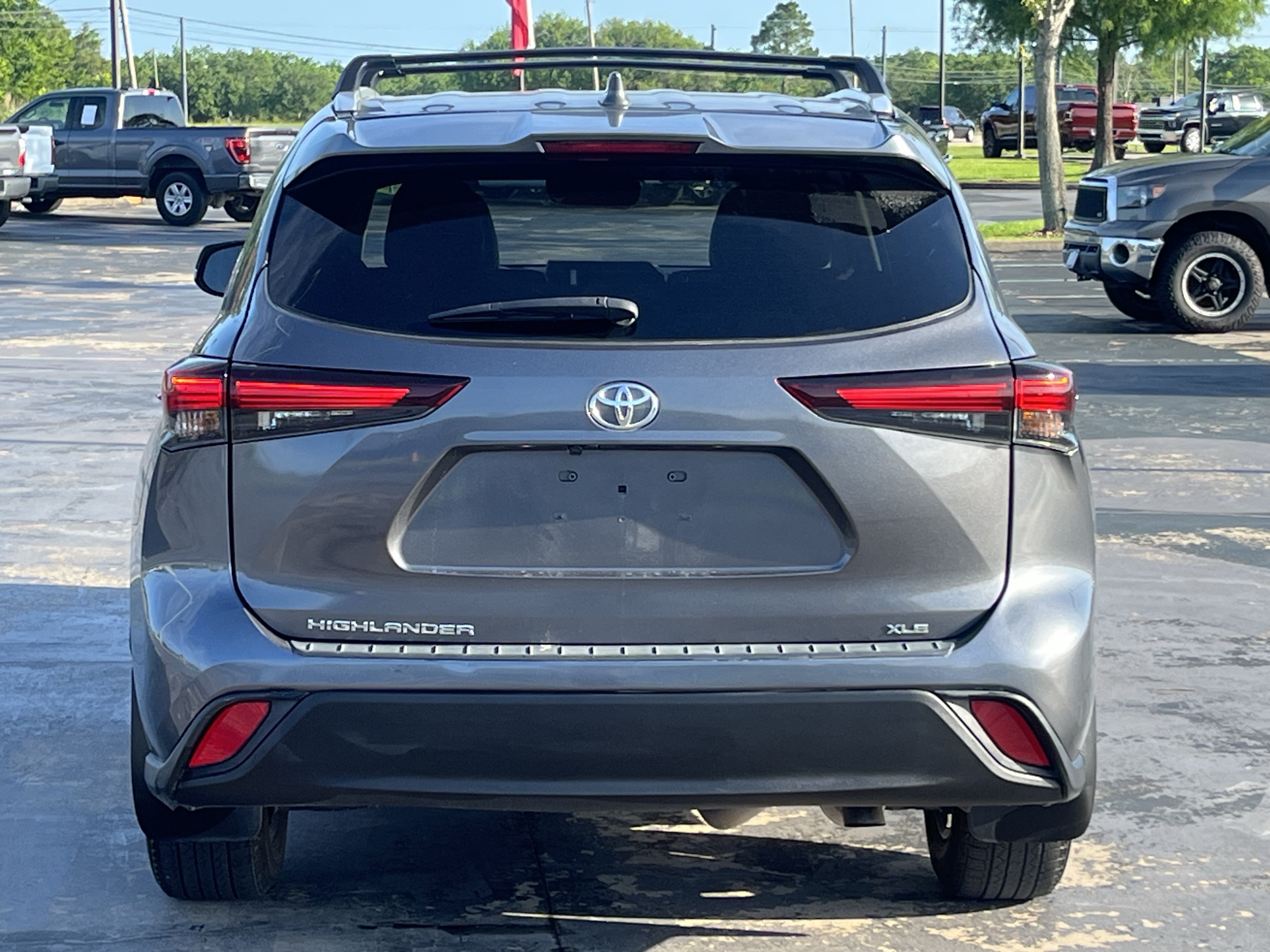 Used 2024 Toyota Highlander XLE FWD image 7