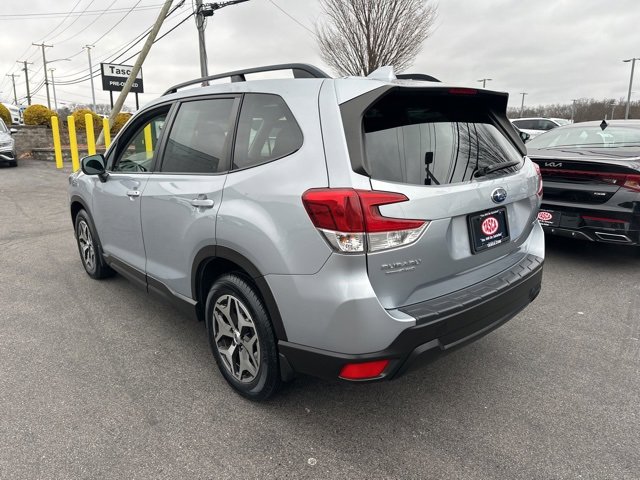 Used 2021 Subaru Forester Premium image 6