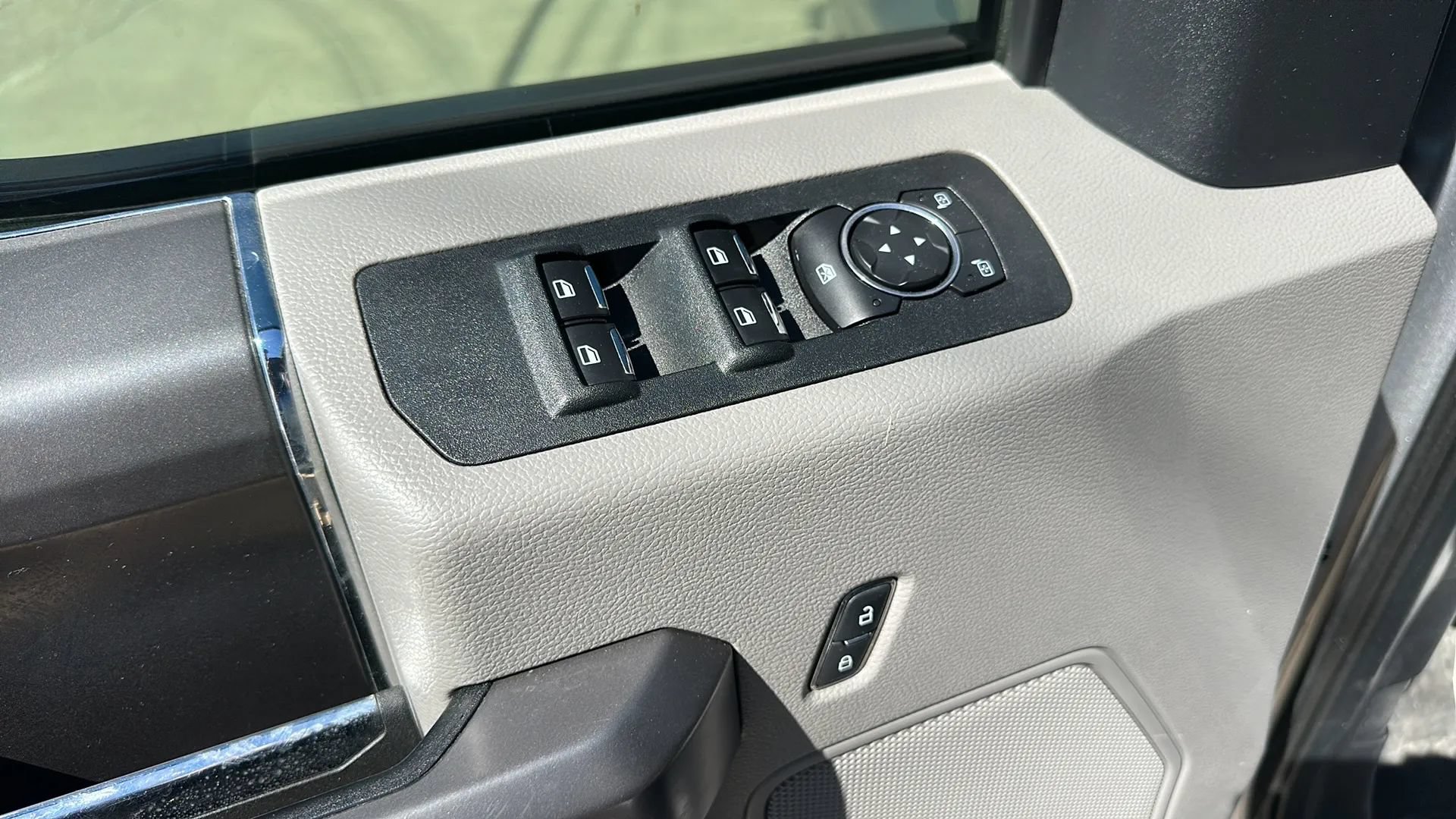 Used 2020 Ford F150 XLT w/ Equipment Group 302A Luxury AWD/4WD image 19